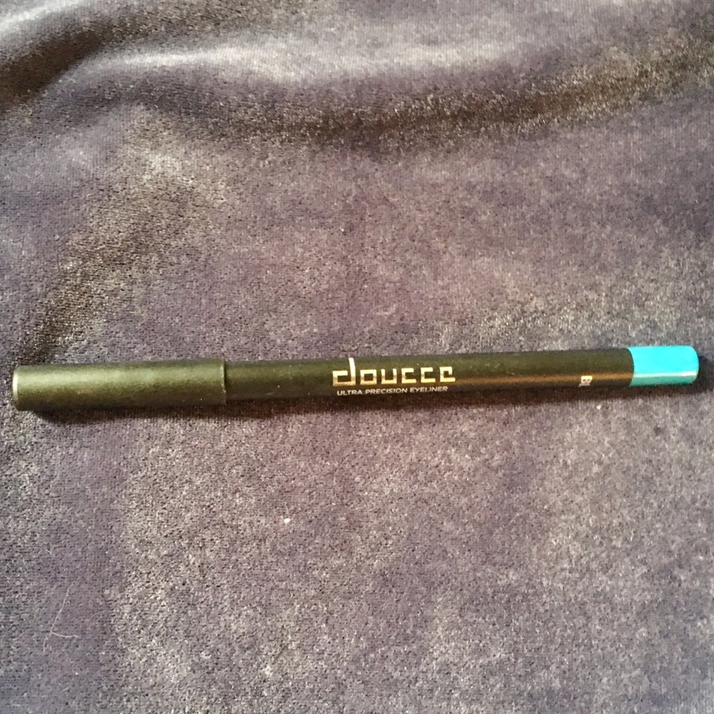 Doucce Ultra Precision Eyeliner - blue